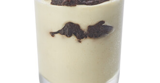 Milch-Sahne Mousse mit Schoko-Gebäck