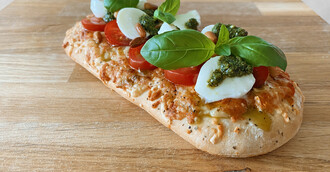 Pizza Snack Caprese