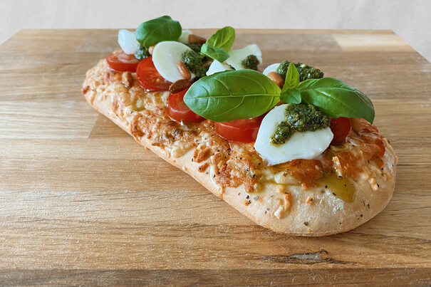 Pizza Snack Caprese