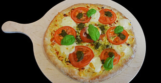 Steinofenpizza Caprese