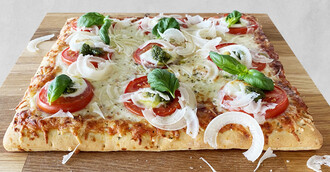 Blechpizza Caprese